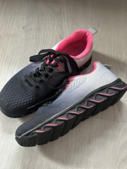 Мрежести маратонки