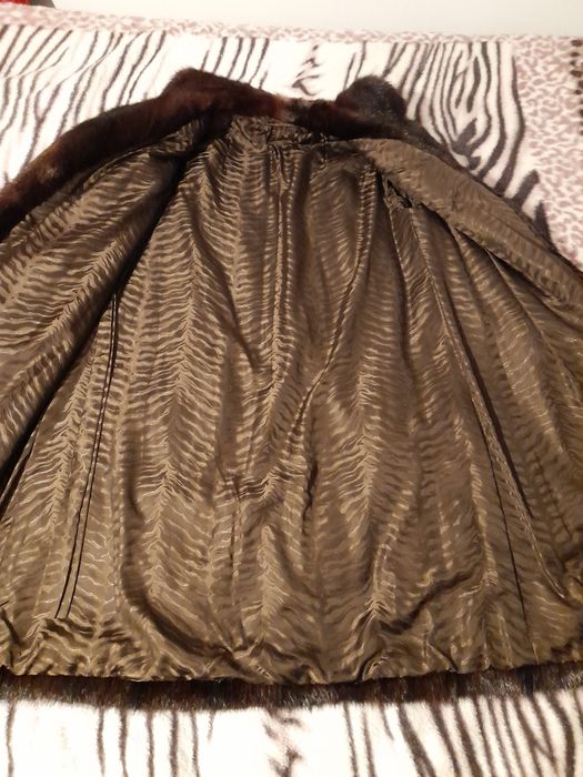 Haină de blana nutrie + căciulă de blana nutrie.