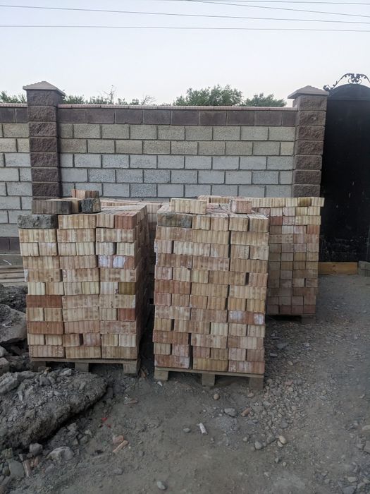 Продается кирпич. Бадам
