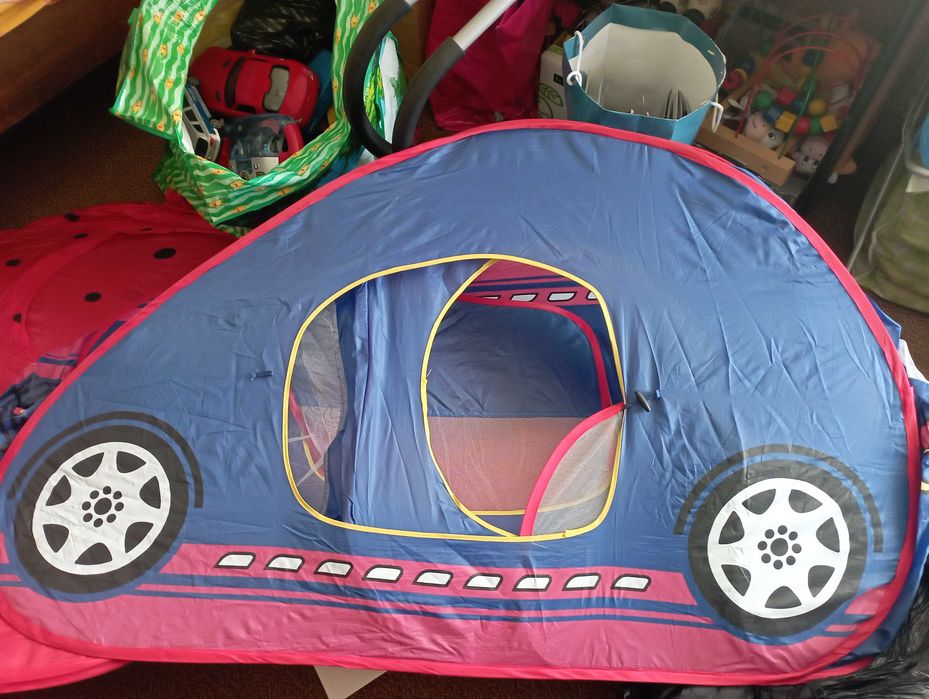 Детски палатки - кола и ягодка, и кошове за играчки