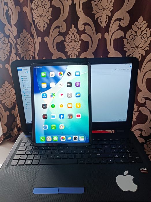 Vând  sau schimb tabletă IPad cu iPhone 13 14,15,16 Pro Max