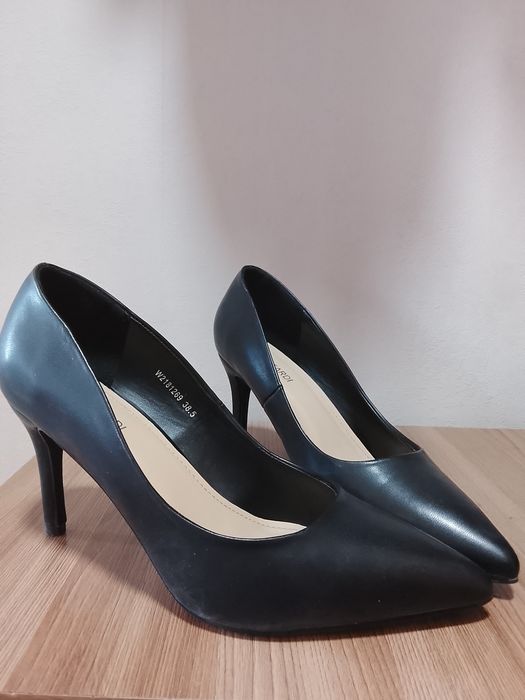 Продам черные туфли