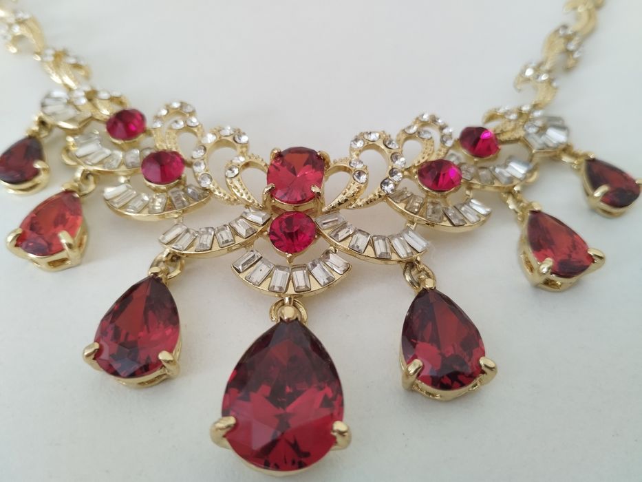 Набор, Колье и серьги с камнями сваровски