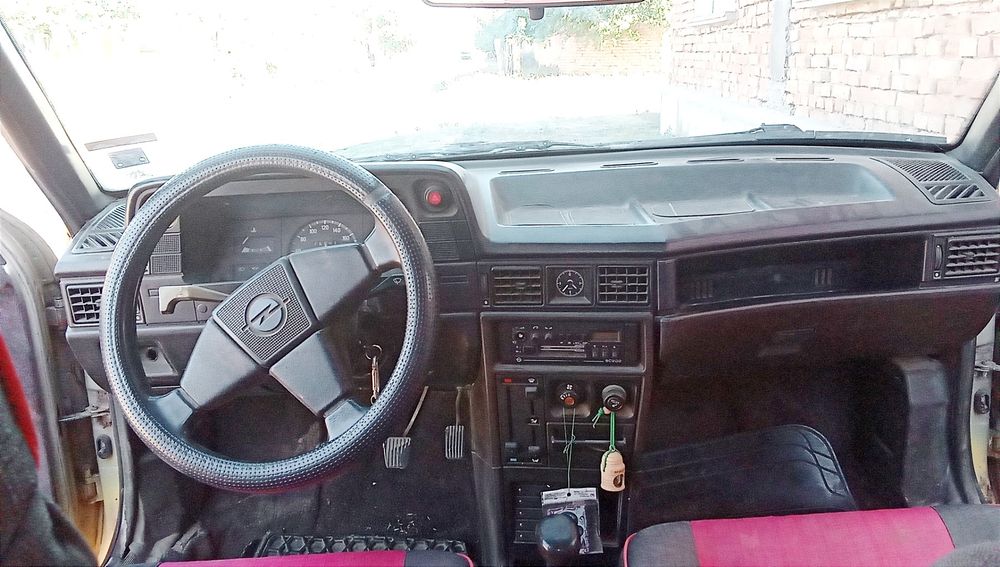 Опел КАДЕТ  GL 1,6i