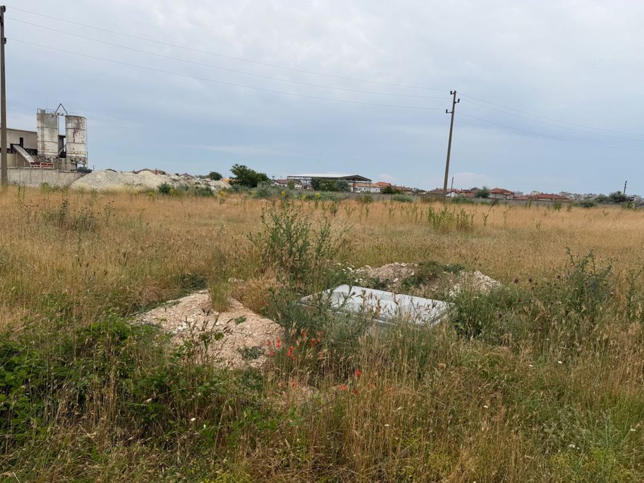 Продавам парцел в промишлена зона