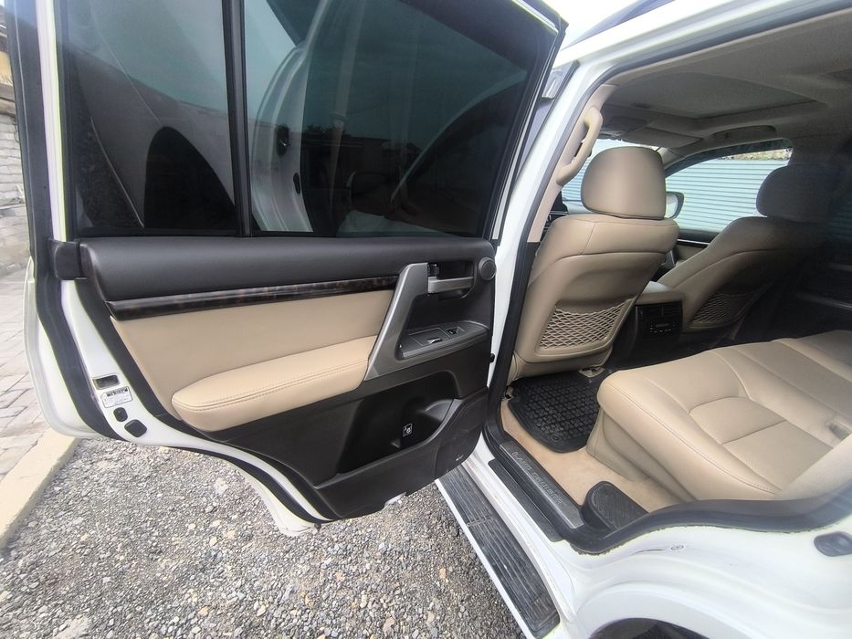 Перетяжка авто салона .