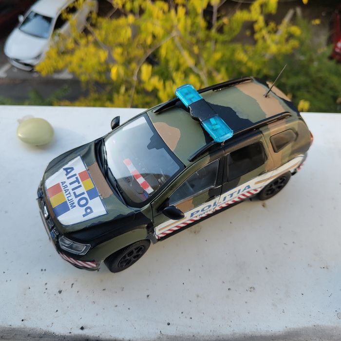 Macheta Duster Camuflaj ,,poliția militară,, cu girofar funcțional