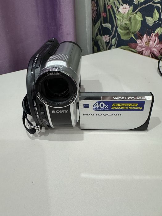 Продам видеокамеру Sony DCR-DVD610