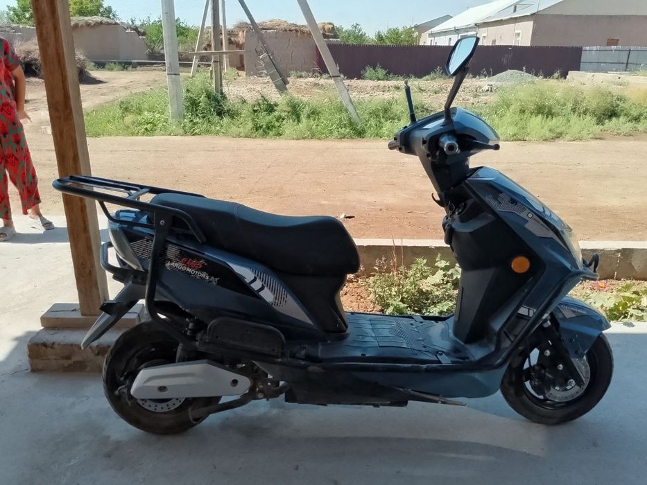 "Largo Motors" mapedi(skuter)