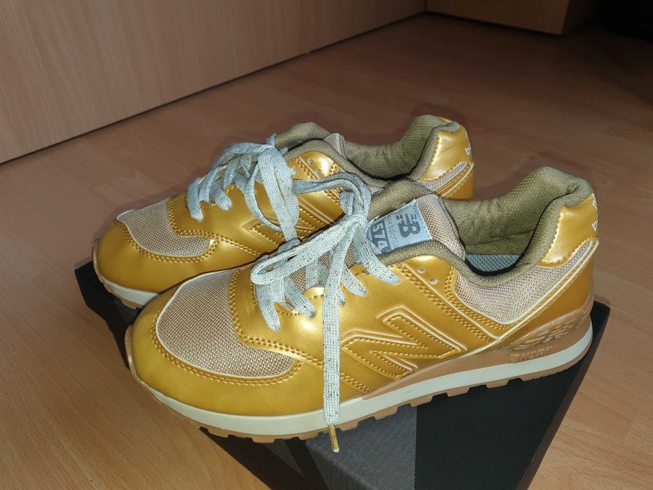 Adidasi de dama marca New Balance Model 574 Gold marime 38 Noi