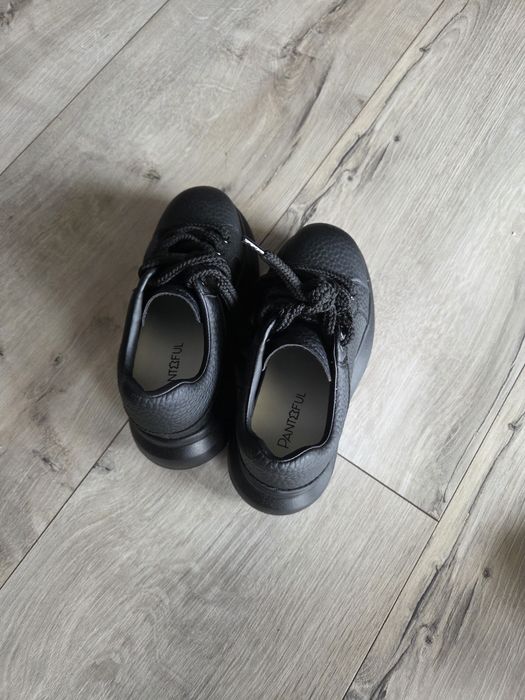 Vând pantofi piele naturala