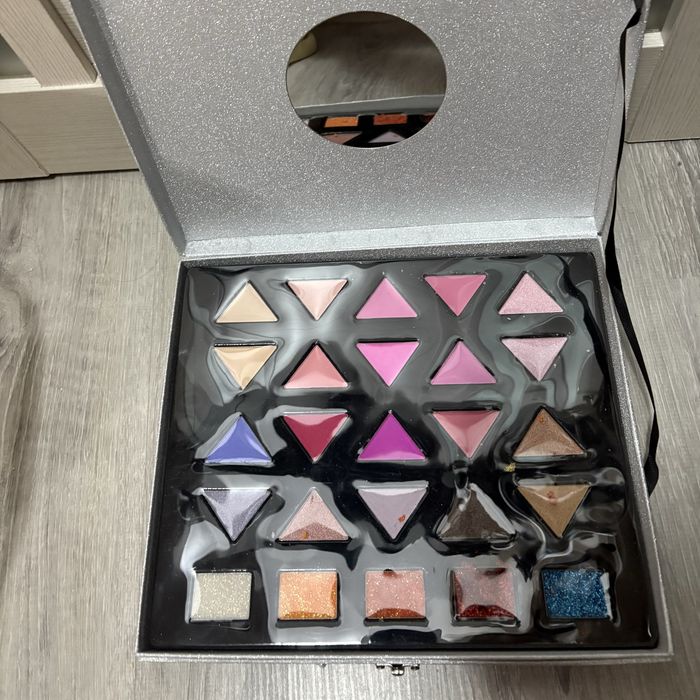 Отдам за шоколадку