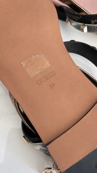 Дамски Сандали Guess - 2 Модела с Лого и Капси