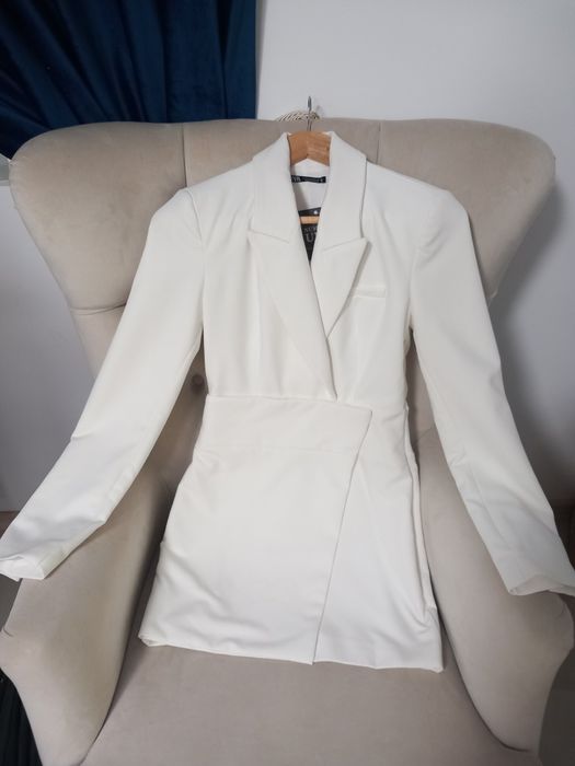 Rochie alba eleganta sacou măsură S Zara noua cu eticheta