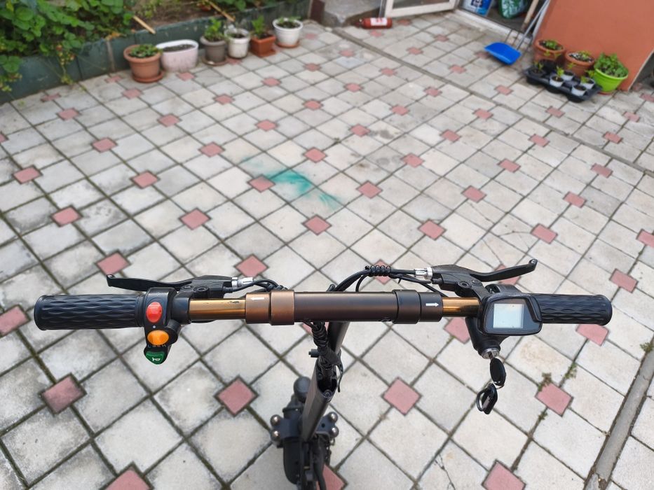 Trotinetă electrică Lamtwheel, model AK-02.