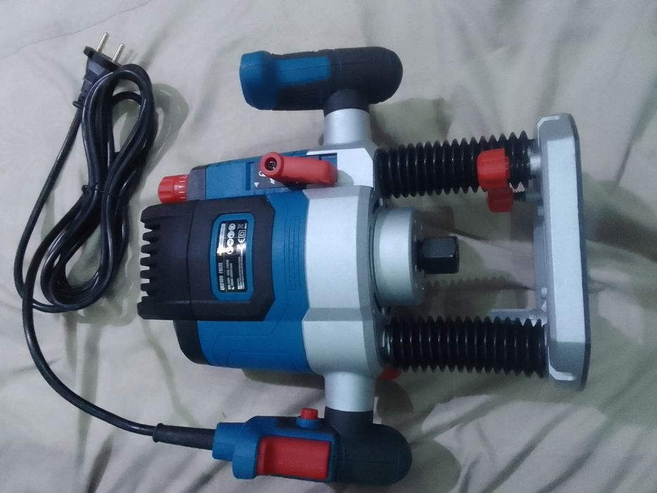 Erbauer 2100w  фрезер сетевой