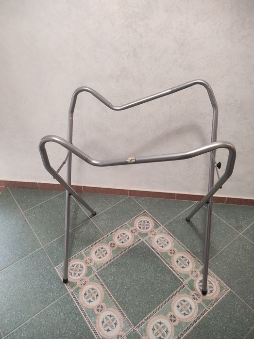 Легенче със стойка за къпане на бебе