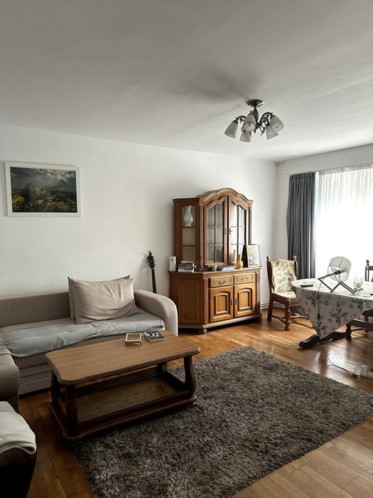 Inchiriez apartament cu 3 camere