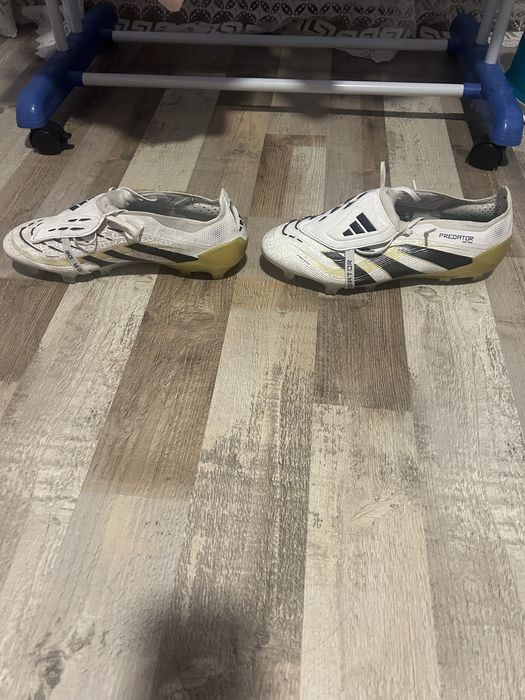 Ghete de fotbal adidas predator