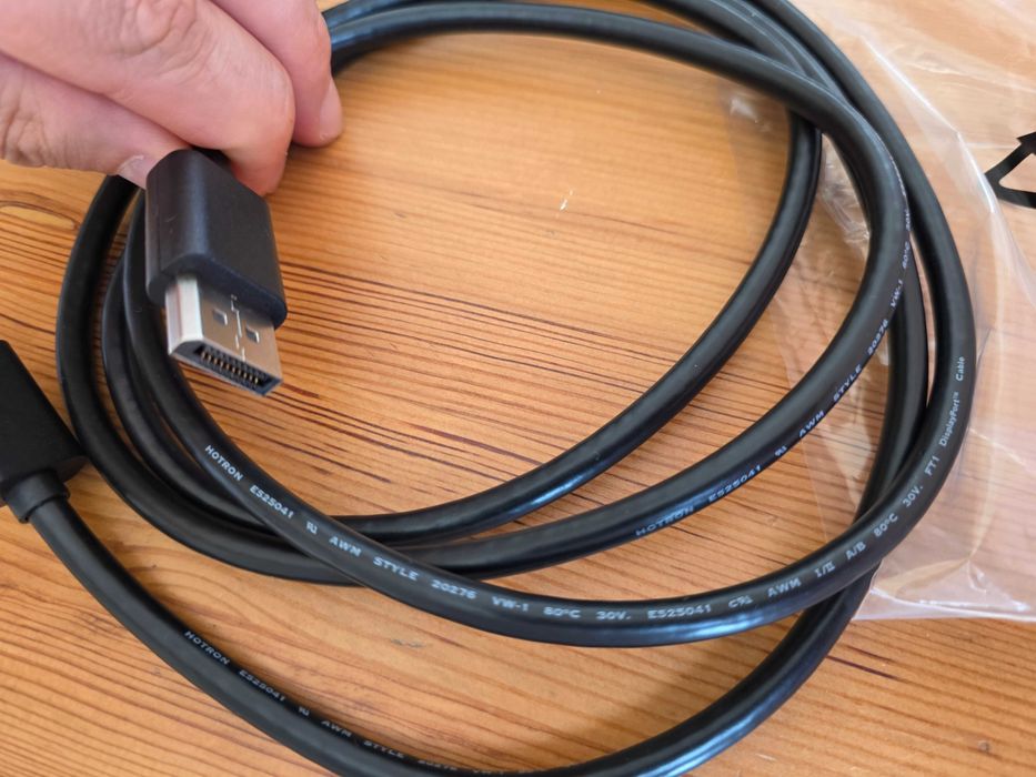 Cablu DisplayPort si HDMI