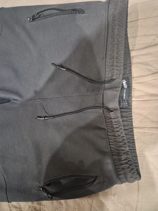 Продавам анцуг Pullbear