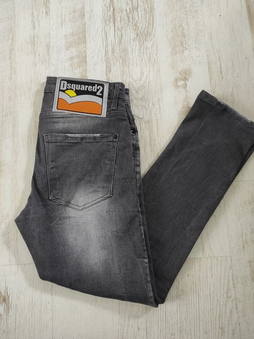 Dsquared2 Frare, Paint Splash, Cool Guy

Jeans | Size 44 || Original