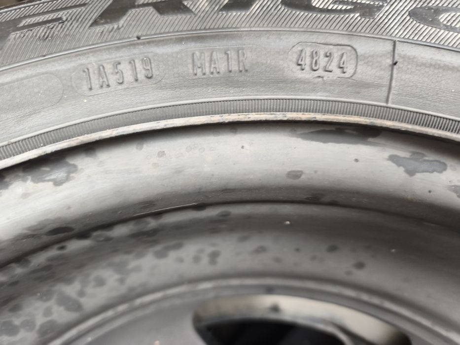Vând set 4 roți de iarnă cu jante și capace originale Dacia anvelope Debica dot 48  2024