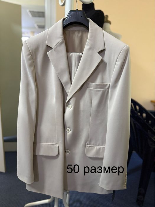 Мъжки костюми нови