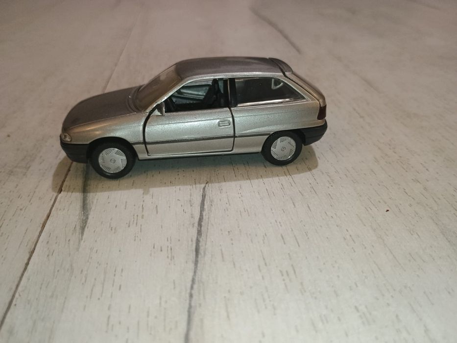 Vând machete Opel Astra F scara 1:43