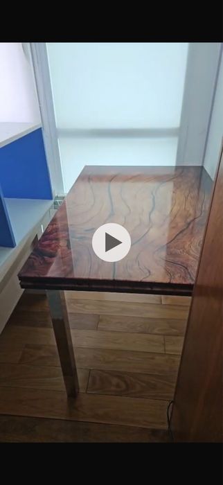 Продаю стол гостевой /офисный. Очень элегнатного материала.