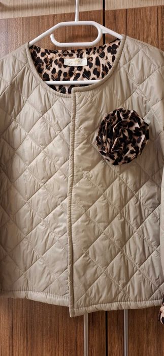 Леко късо дамско яке