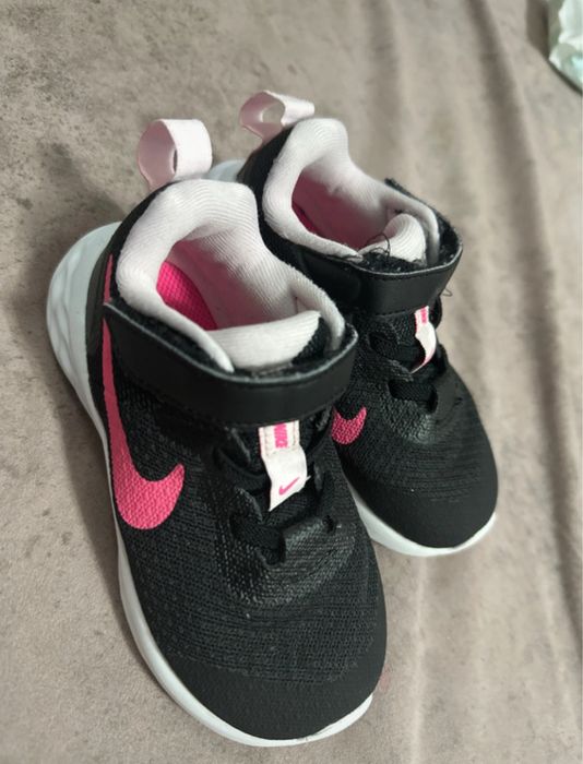 Adidasi Nike marimea 25