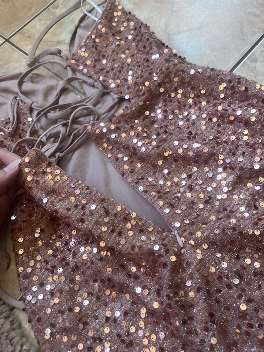 Къса рокля по тялото с пайети