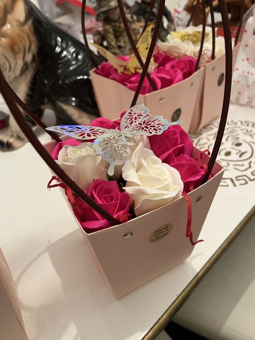 Vand cosulete cu trandafiri din sapun