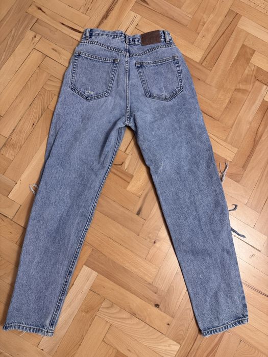 Скъсани дънки на pull and bear