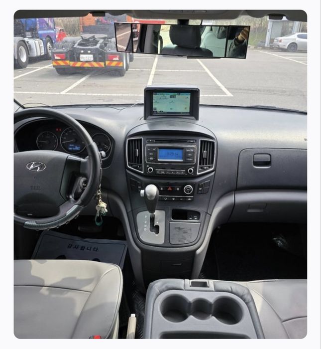Hyundai Starex 12-Seater Wagon Smart