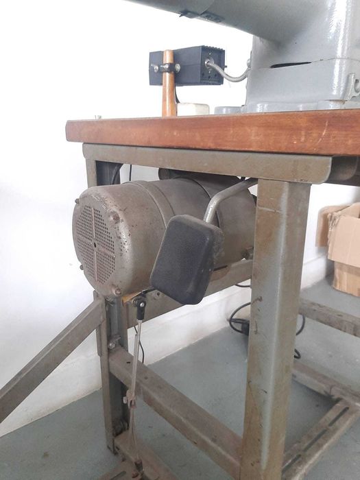 Masina industriala de cusut Adler