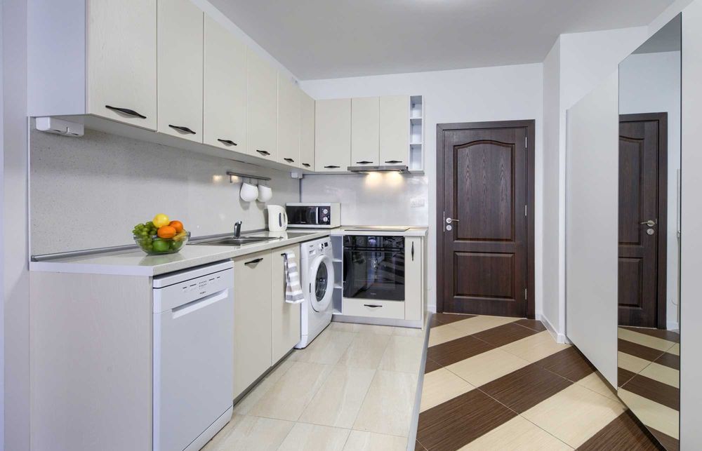 На плажа! Двустаен с две бани с гледка море в комплекс Хевън!