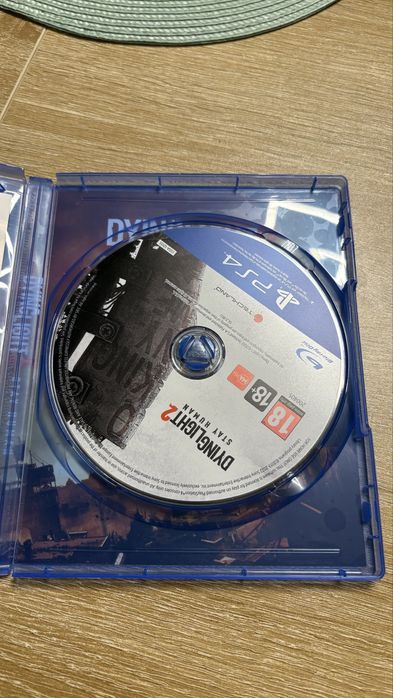 Продавам UFC 5 / Dying Light: Stay Human