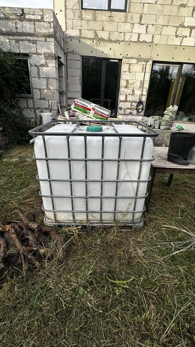 Емкость для воды  1м3 (питьевая) новая