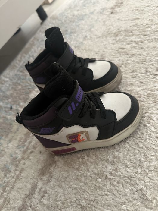 Детская обувь. Почти новая. Одевали 2,3 раза