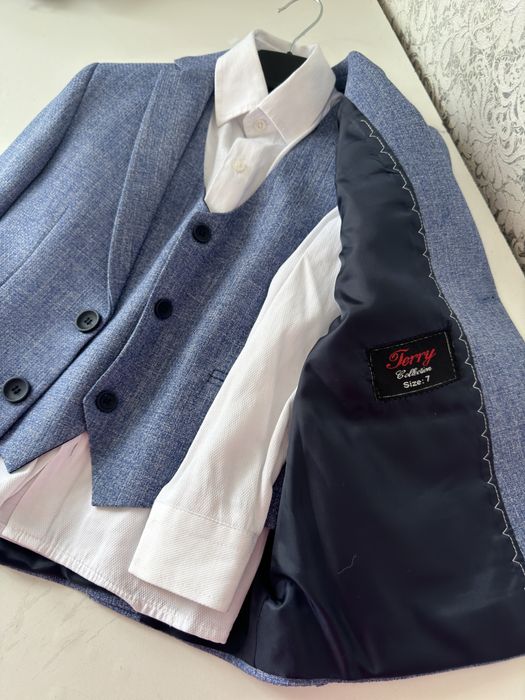 Продам Костюм тройка