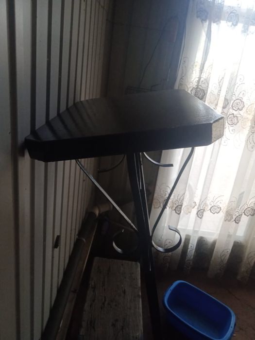 Столик на кладбище