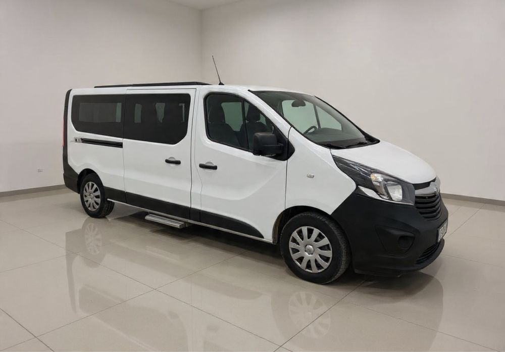 Inchiriez Opel Vivaro 9 locuri - Bistrita / Cluj / Targu Mures