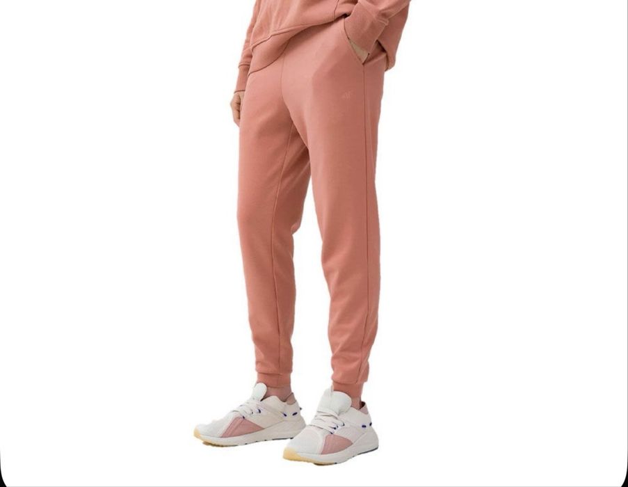 Продам женский спортивный костюм