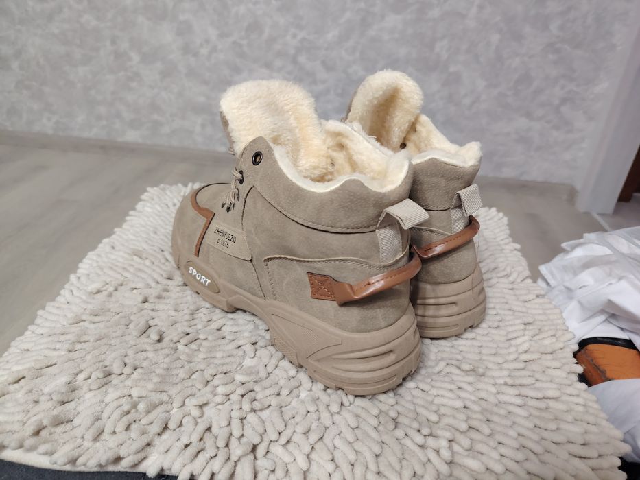 Продам зимние ботинки