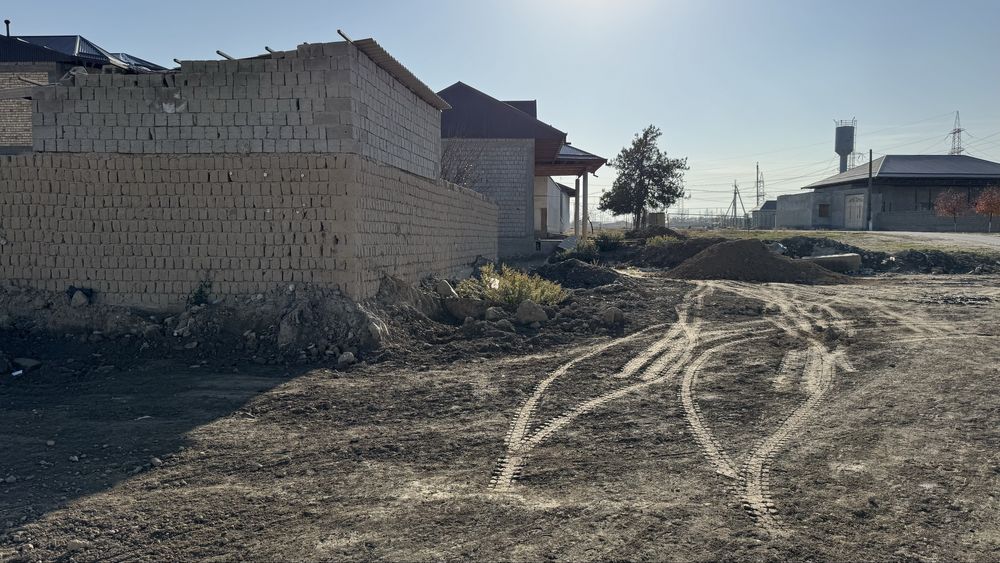Yer sotiladi 8 sotiq samarqand waxarda qiwloq xujalik kolejida