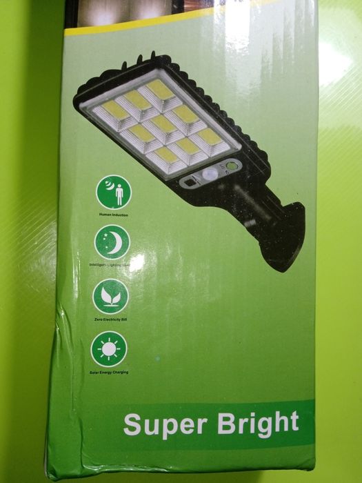 Соларна улична лед лампа с датчик за движение