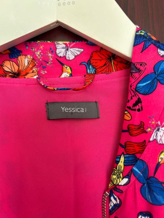 Ветровка на yessica и колан на пума