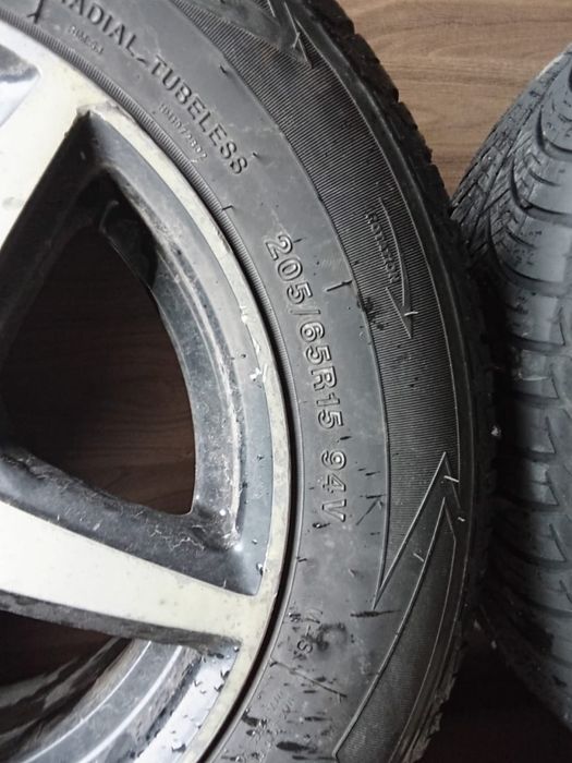 Продам шины  с дисками.
